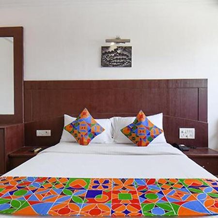 Hotel Shirdi Sai Wada Esterno foto