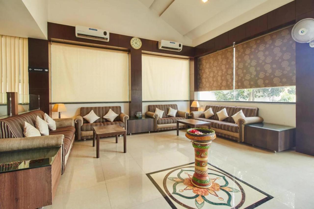 Hotel Shirdi Sai Wada Esterno foto