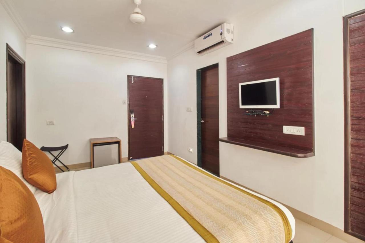 Hotel Shirdi Sai Wada Esterno foto
