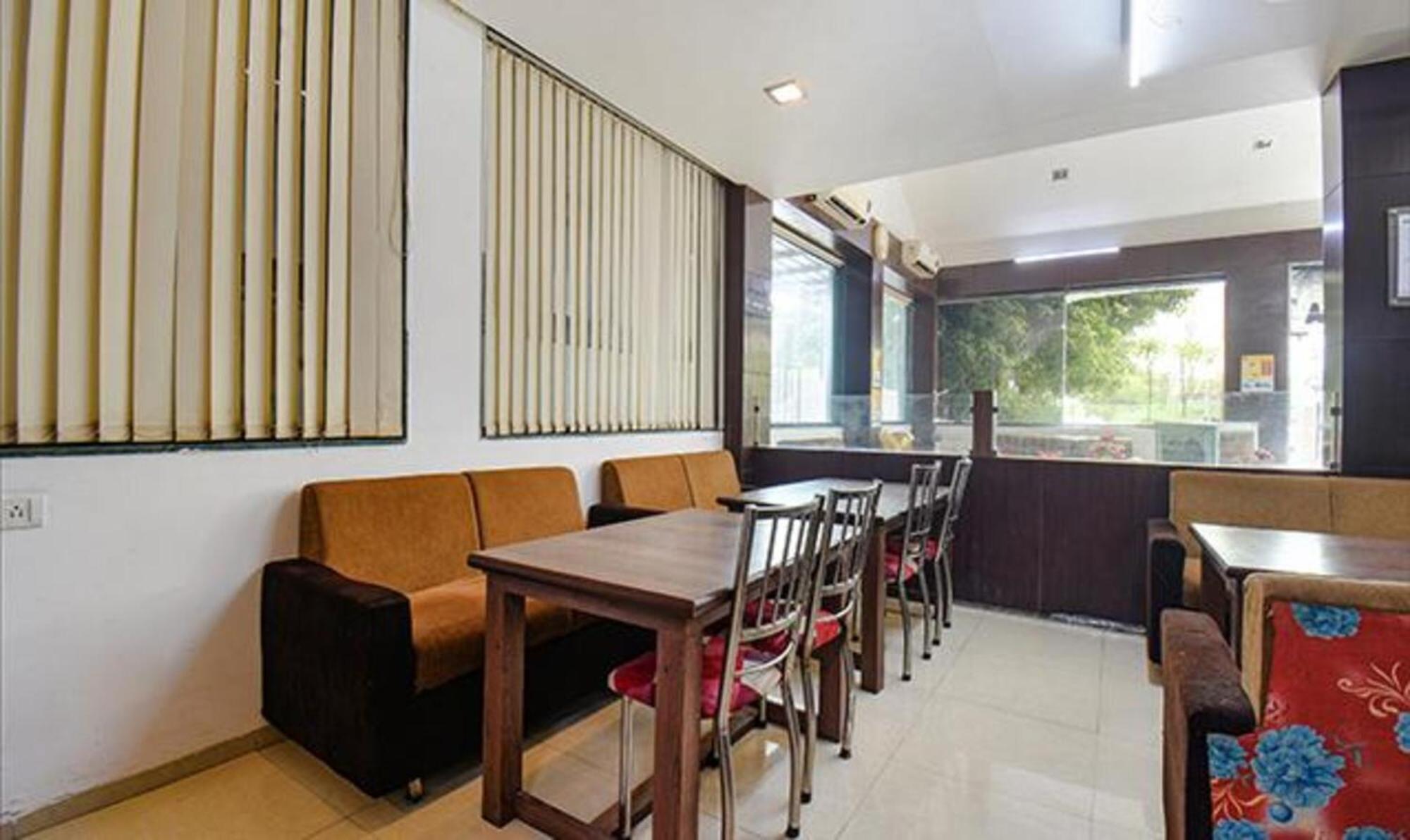 Hotel Shirdi Sai Wada Esterno foto