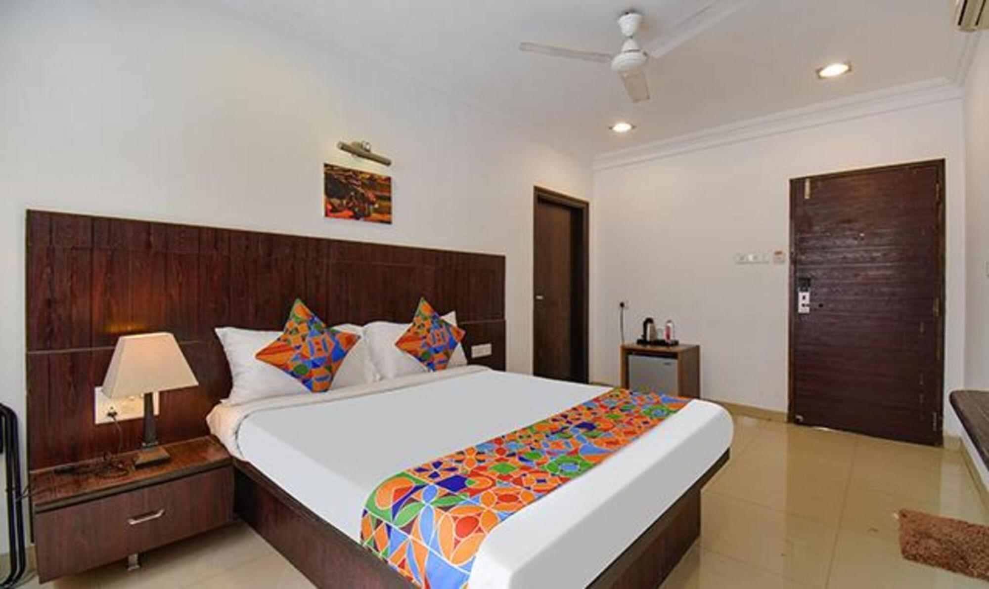 Hotel Shirdi Sai Wada Esterno foto