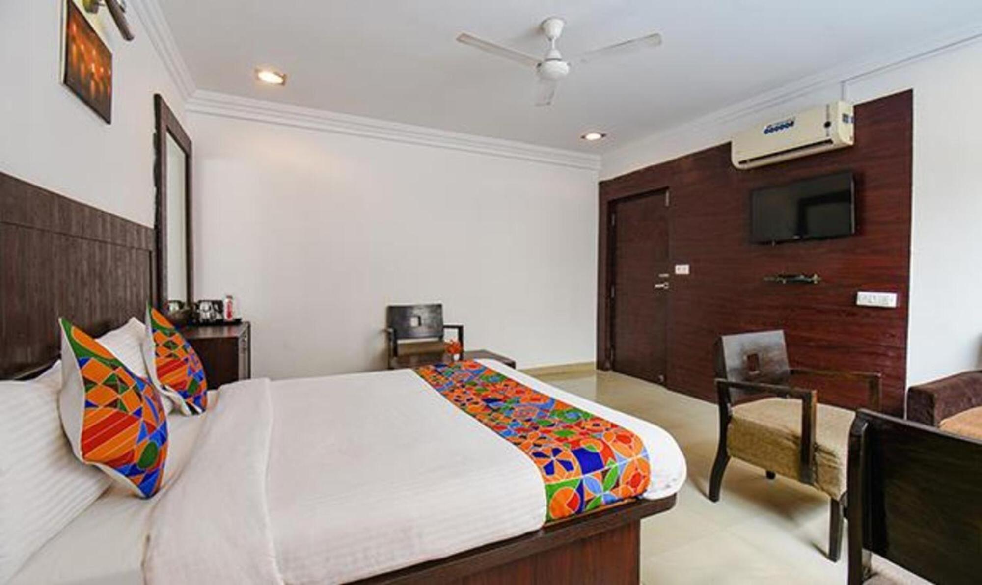 Hotel Shirdi Sai Wada Esterno foto