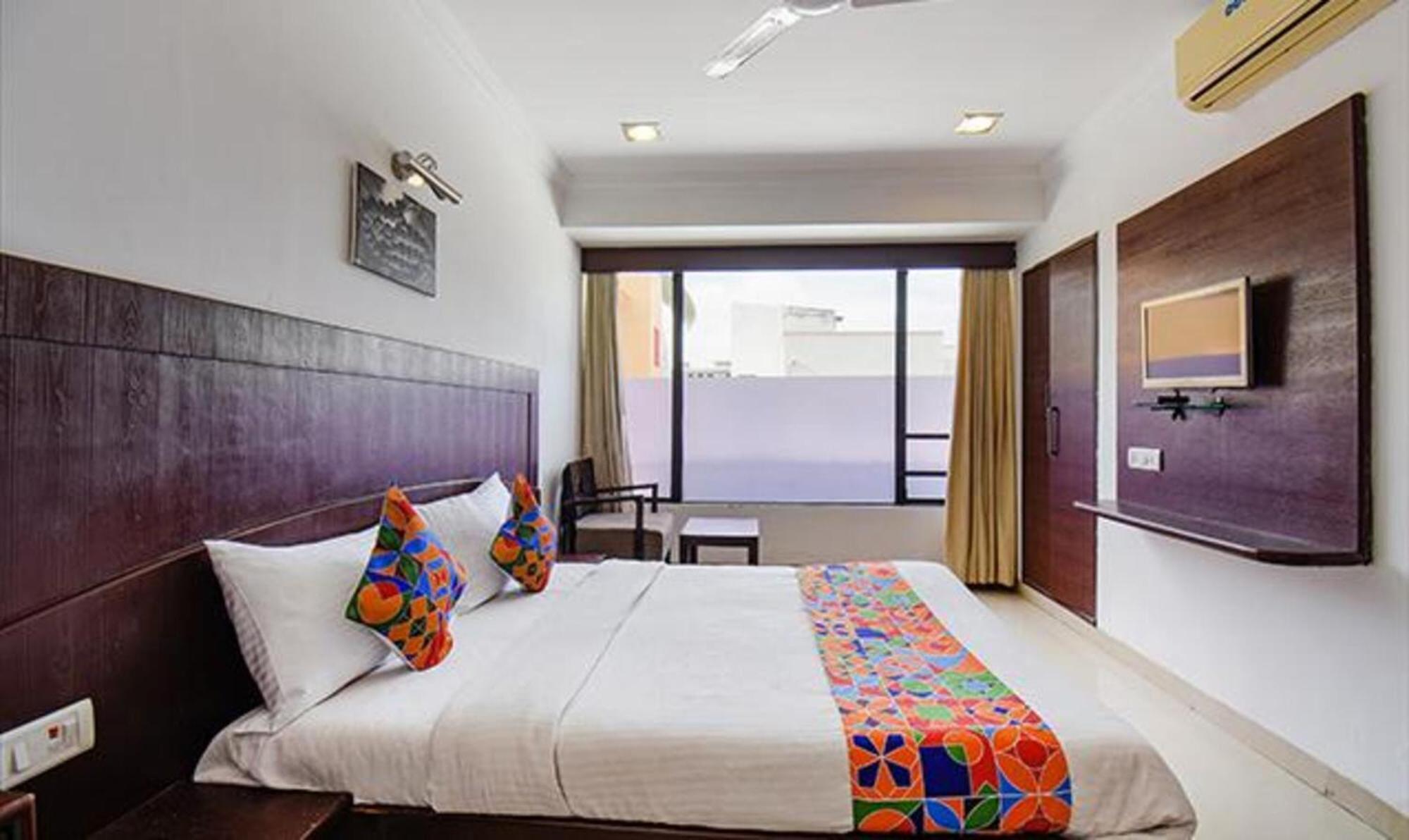 Hotel Shirdi Sai Wada Esterno foto