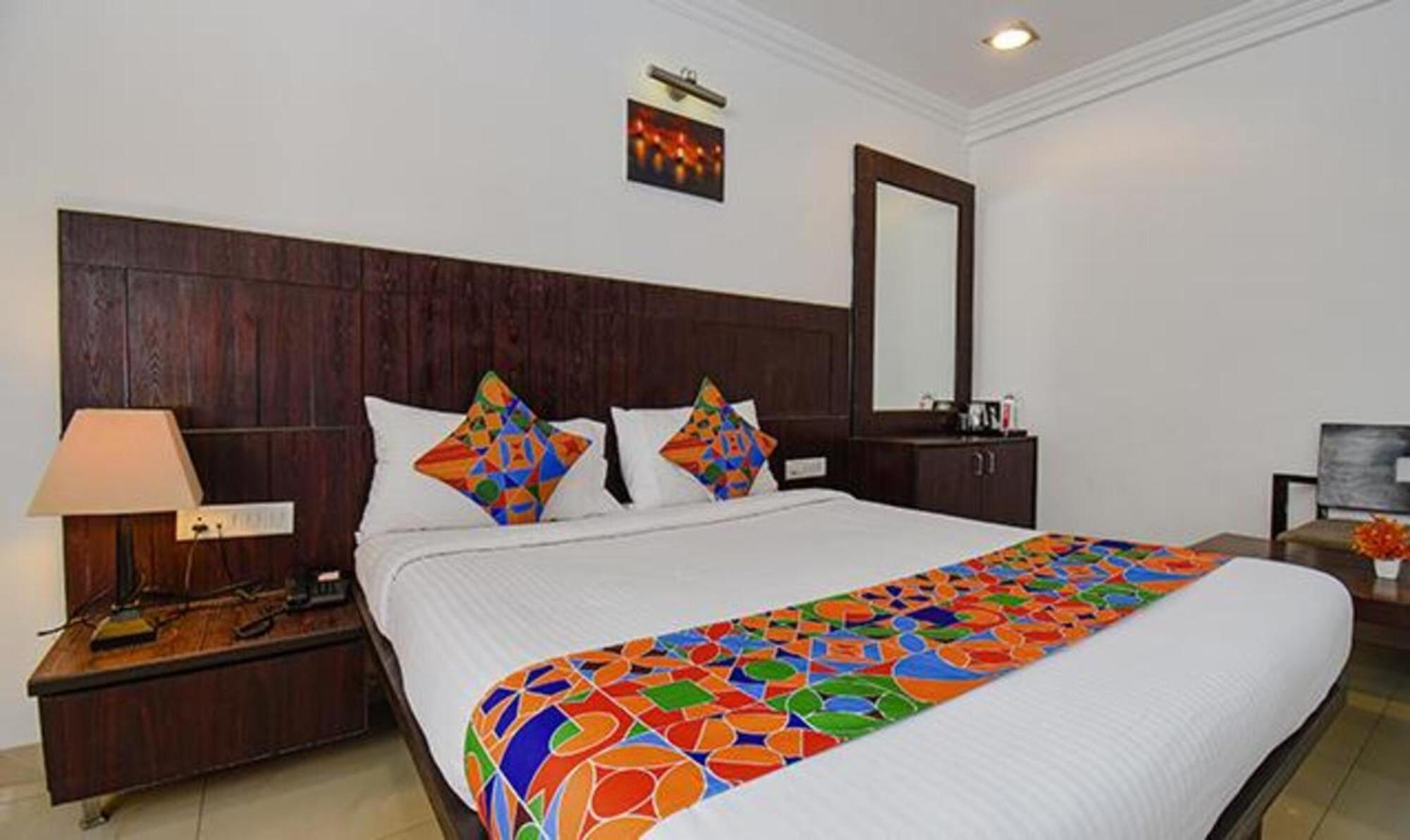Hotel Shirdi Sai Wada Esterno foto