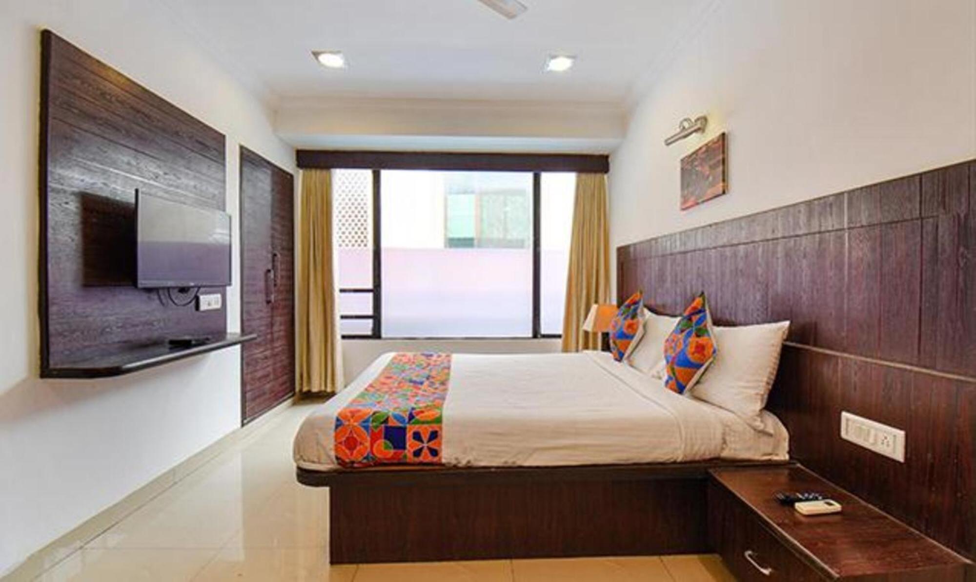 Hotel Shirdi Sai Wada Esterno foto