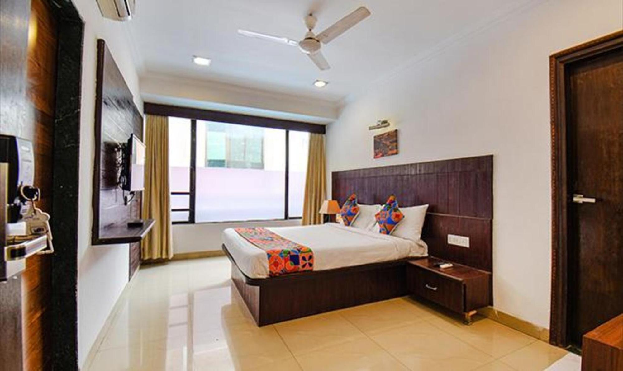 Hotel Shirdi Sai Wada Esterno foto