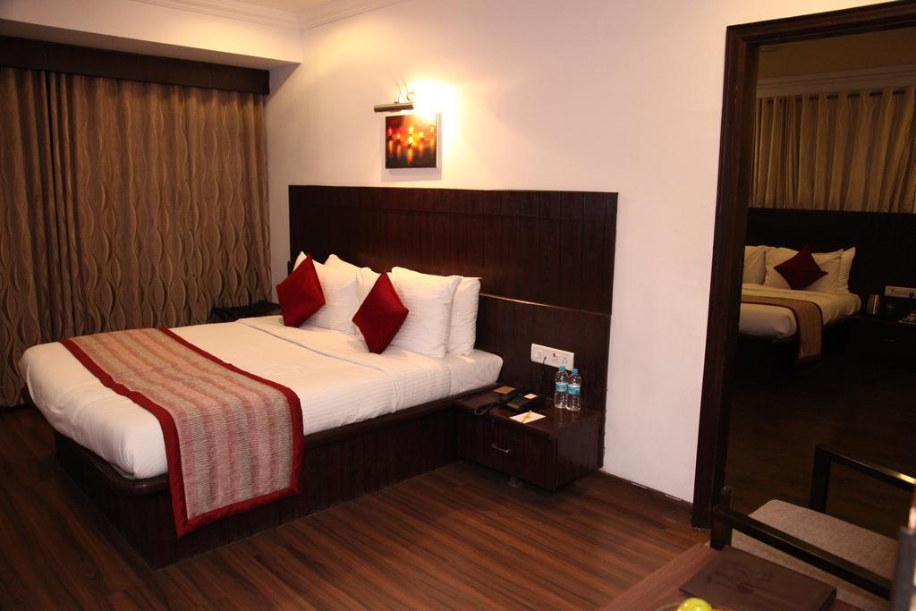 Hotel Shirdi Sai Wada Esterno foto