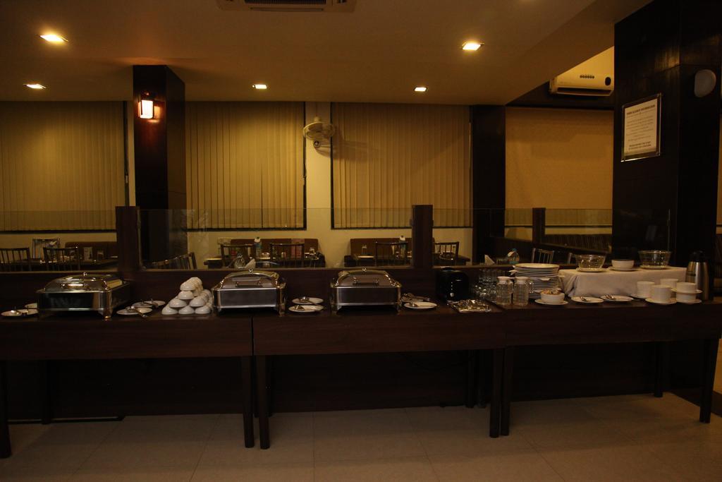 Hotel Shirdi Sai Wada Esterno foto
