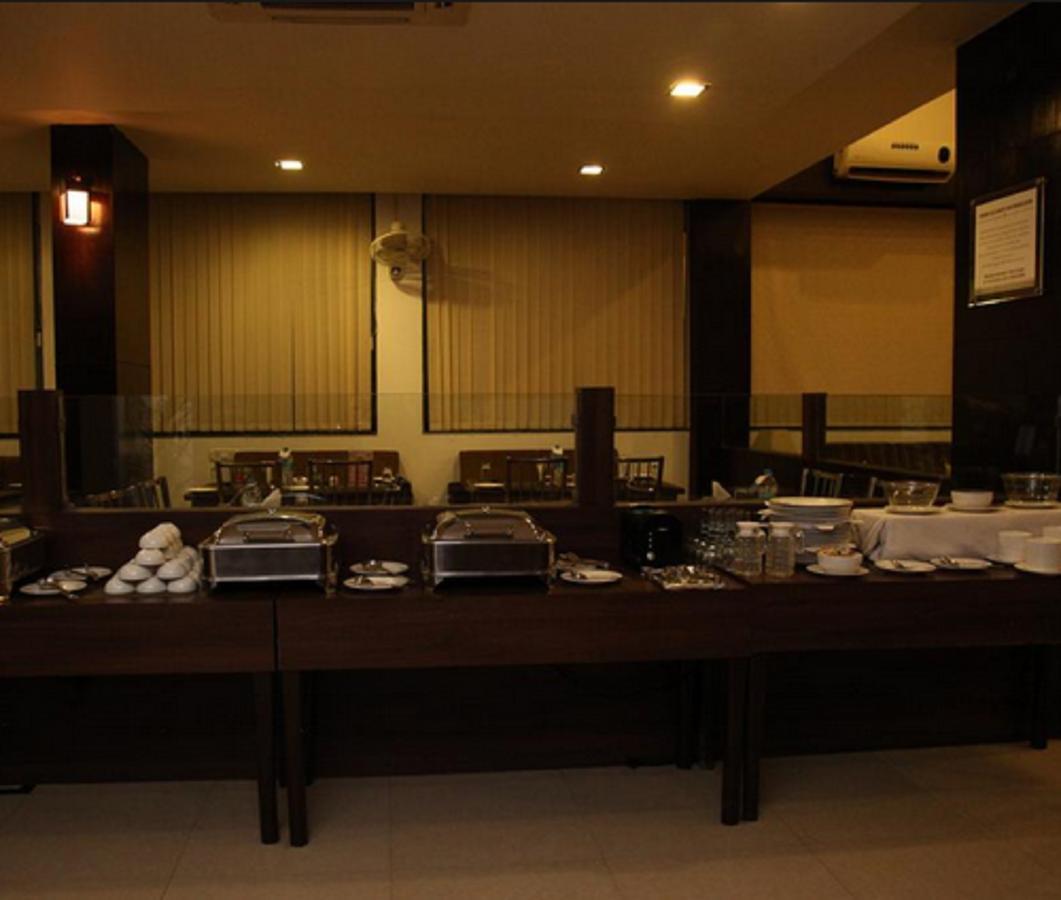 Hotel Shirdi Sai Wada Esterno foto