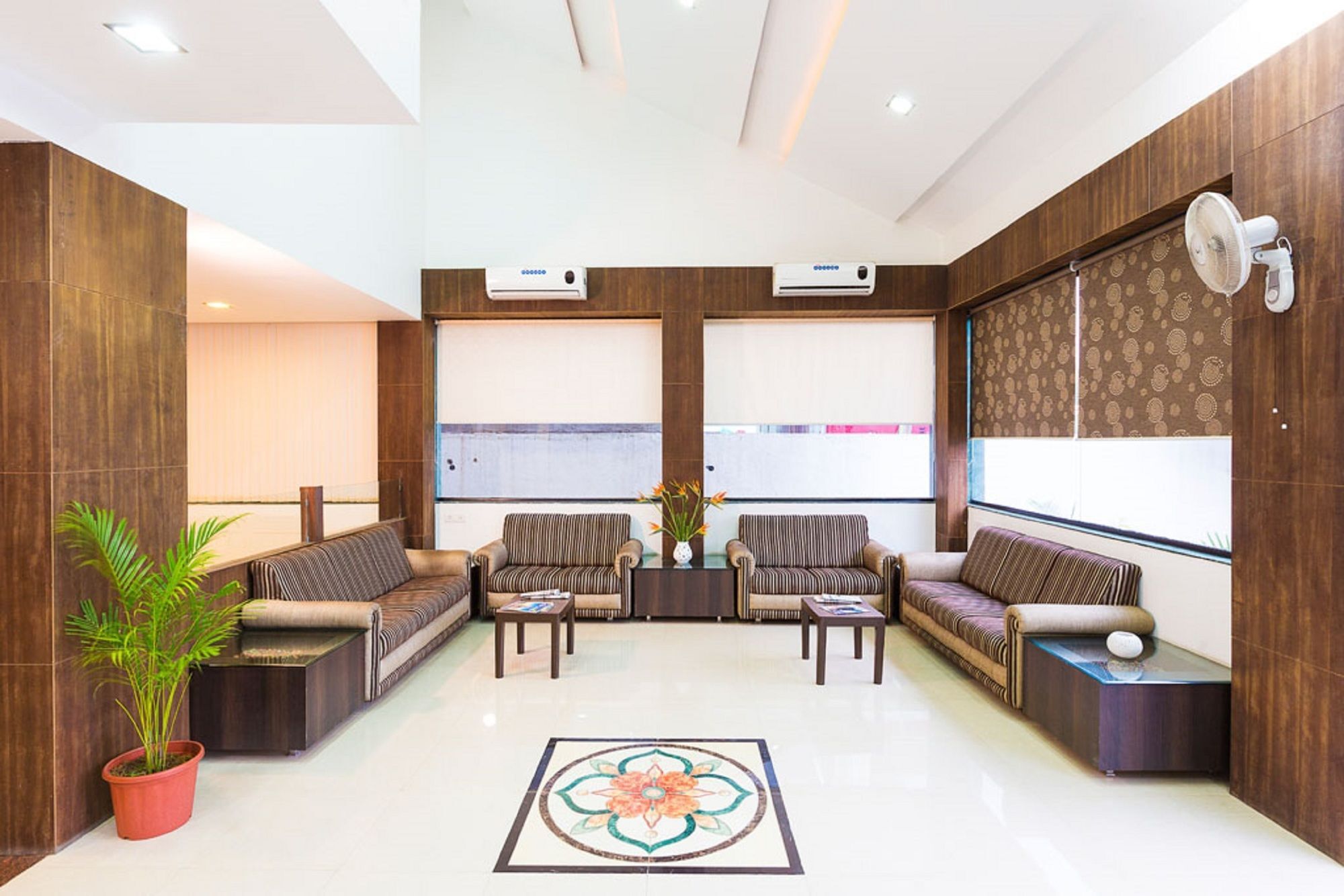 Hotel Shirdi Sai Wada Esterno foto